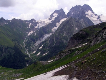 2011: Июль 23, Домбай, пер.Чучхур – р.Буульген