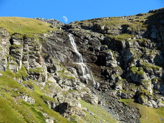 Водопад в Запрудное озеро