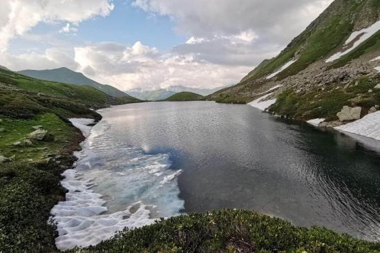 Сказка Кавказа готова для купания.